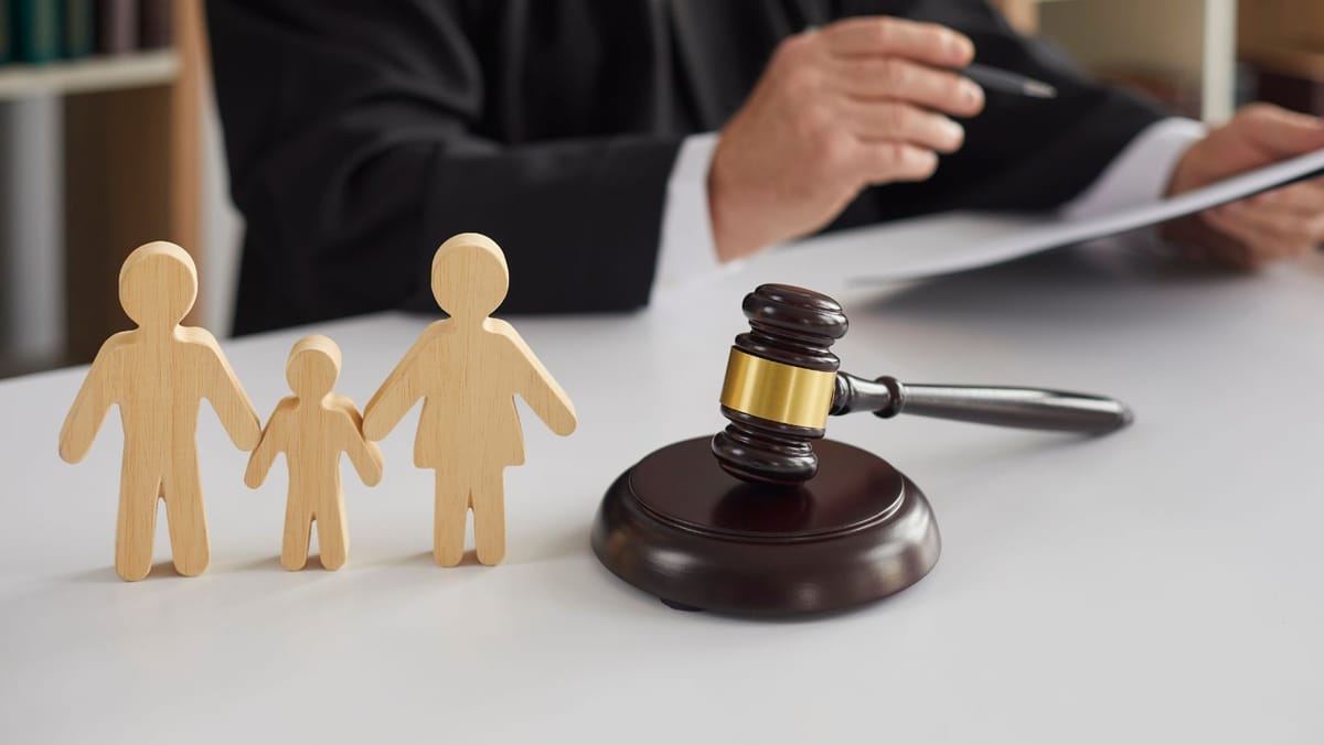 Proiect de lege: Părinții care nu plătesc pensia pentru copii riscă arest sau muncă în folosul comunității