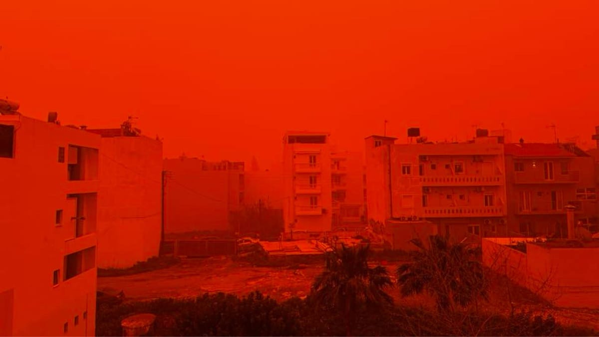 FOTO/VIDEO Creta, sub un cer portocaliu. Furtuna de praf african a transformat insula într-un peisaj apocaliptic
