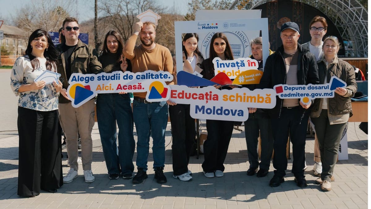 FOTO/ Elevii din mai multe raioane au participat la târgul universităților de la Căușeni și Bălți