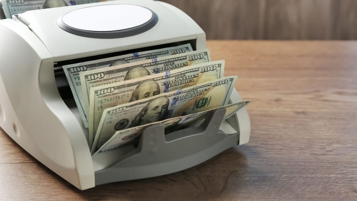 Euro și dolarul cresc ușor pe 23 aprilie. Cum a evoluat cursul valutar față de ieri