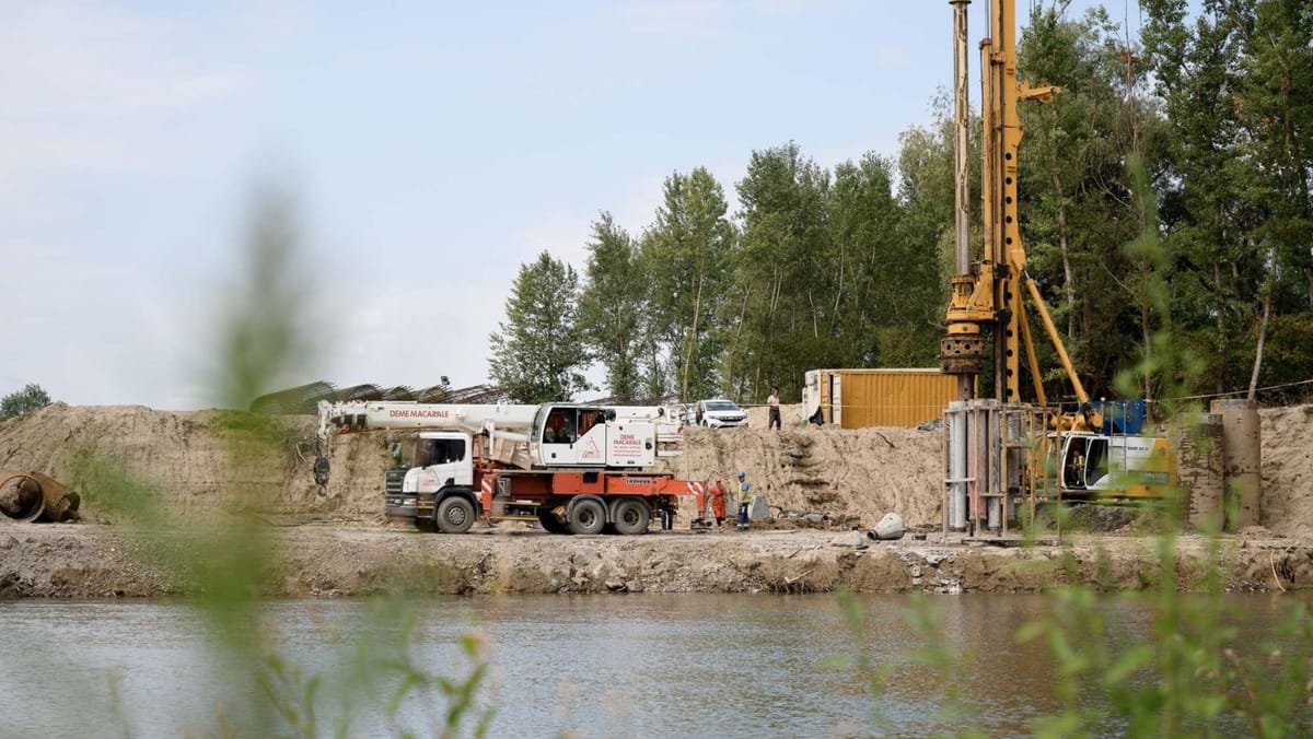 Guvernul a transmis terenul pentru continuarea lucrărilor la podul de la Ungheni