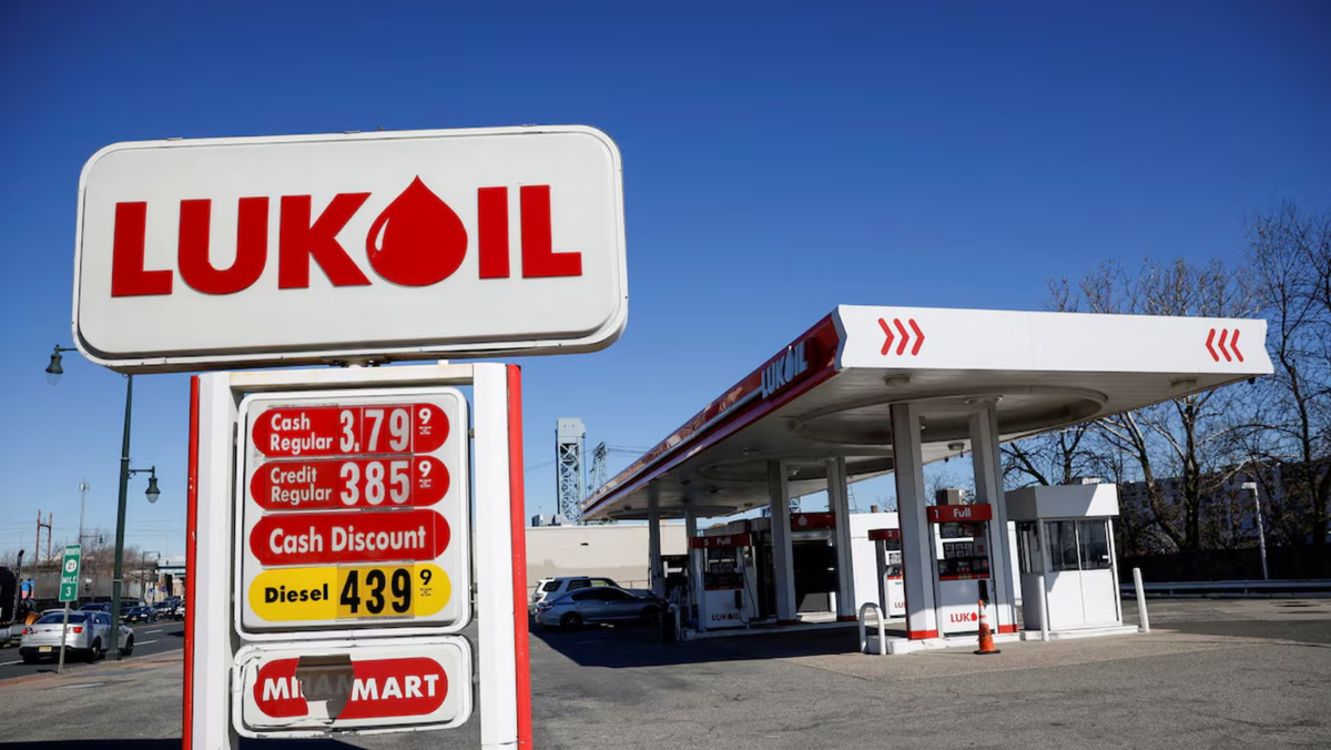 SUA prelungește derogarea pentru Lukoil: mii de stații din afara Rusiei continuă să funcționeze până la 29 octombrie 2026
