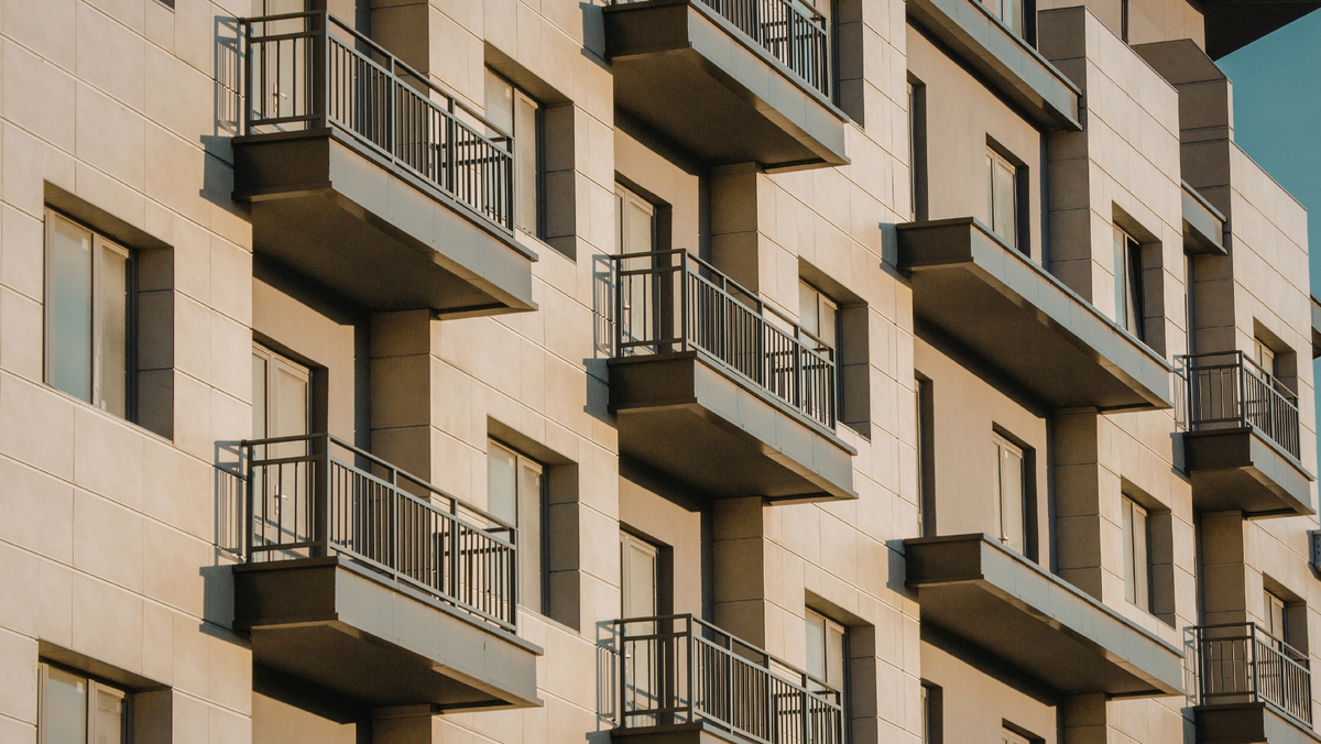 Prețuri mari, credite scumpe, tranzacții puține. Piața imobiliară, în declin - prognoze economice