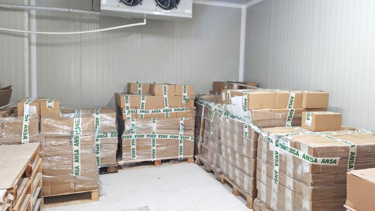 Aproape 1,5 tone de produse alimentare, oprite la intrarea în țară din cauza conținutului periculos de grăsimi trans