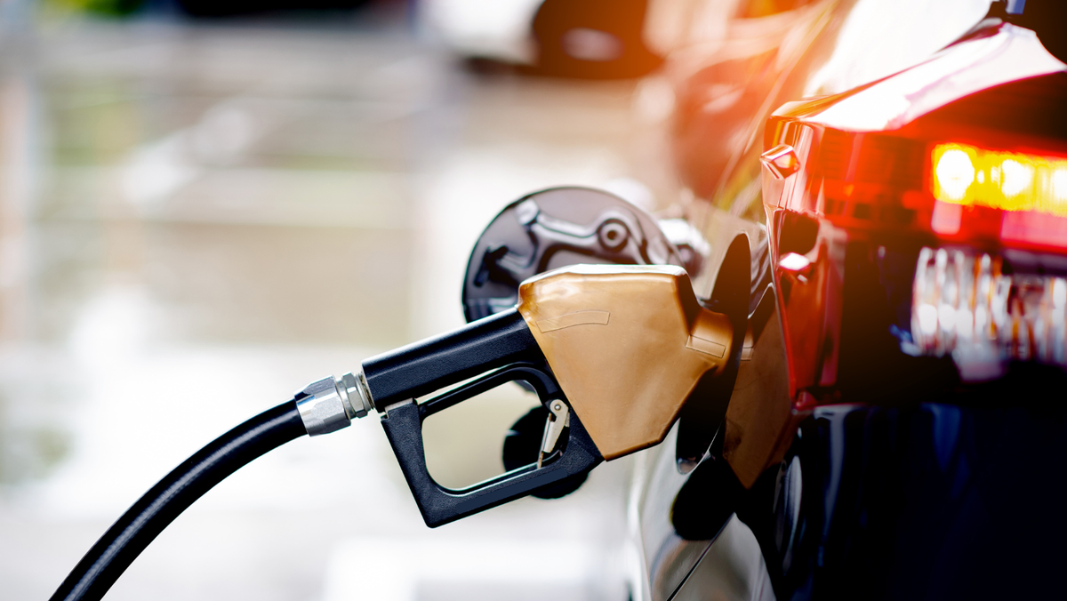 Primele zile din mai vin cu noi scumpiri la carburanți: benzina și motorina cresc în preț