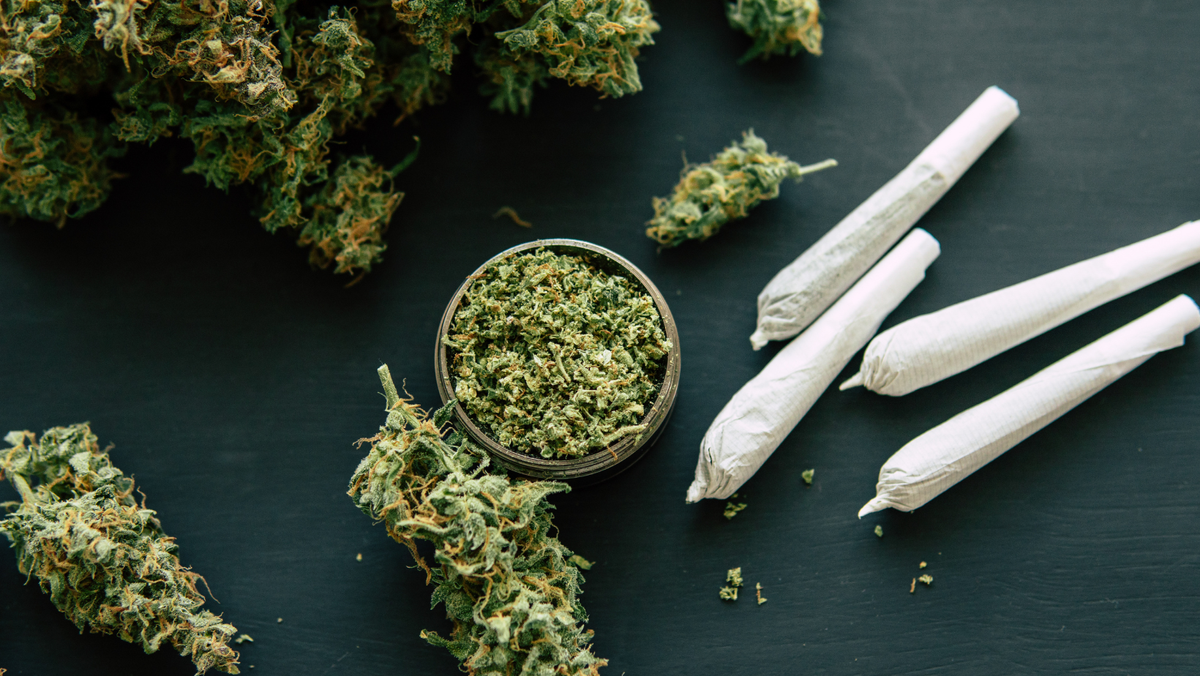 Guvernul lovește mai dur în traficanții de droguri: până la 17 ani de închisoare