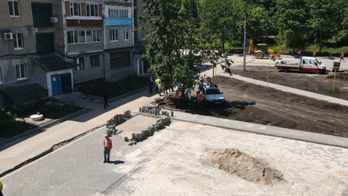 FOTO/ La Edineț și Râșcani au loc lucrări de modernizare. Cetățenii vor avea drumuri, curți și spații verzi, reabilitate