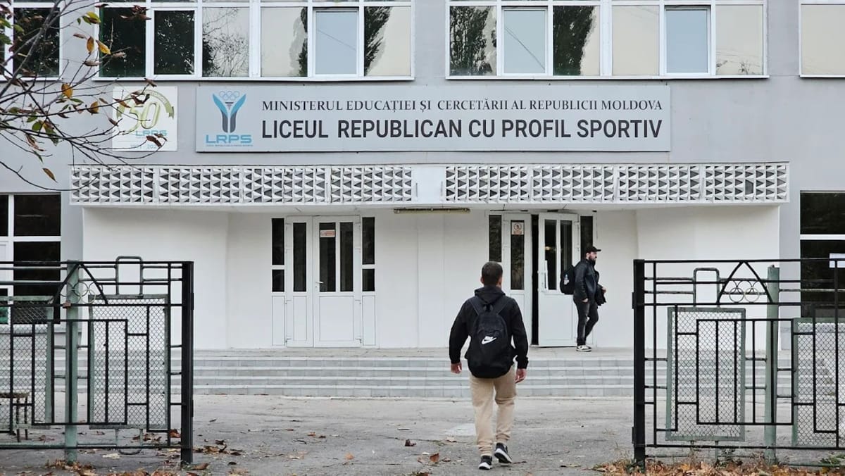FOTO/ Sala polivalentă de la Liceul Republican cu Profil Sportiv, renovată capital. MEC: Investițiile continuă