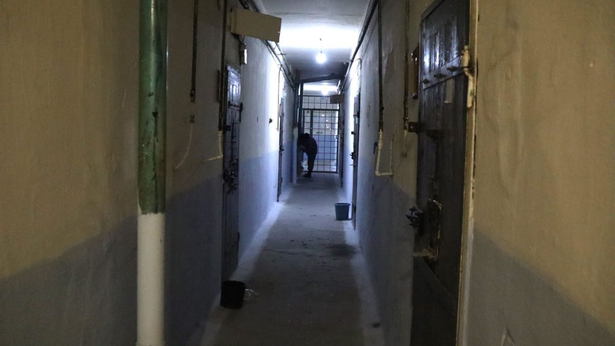 Zeci de percheziții matinale în dosarul amnistiei. Sunt vizați atât foști deținuți, cât și actuali