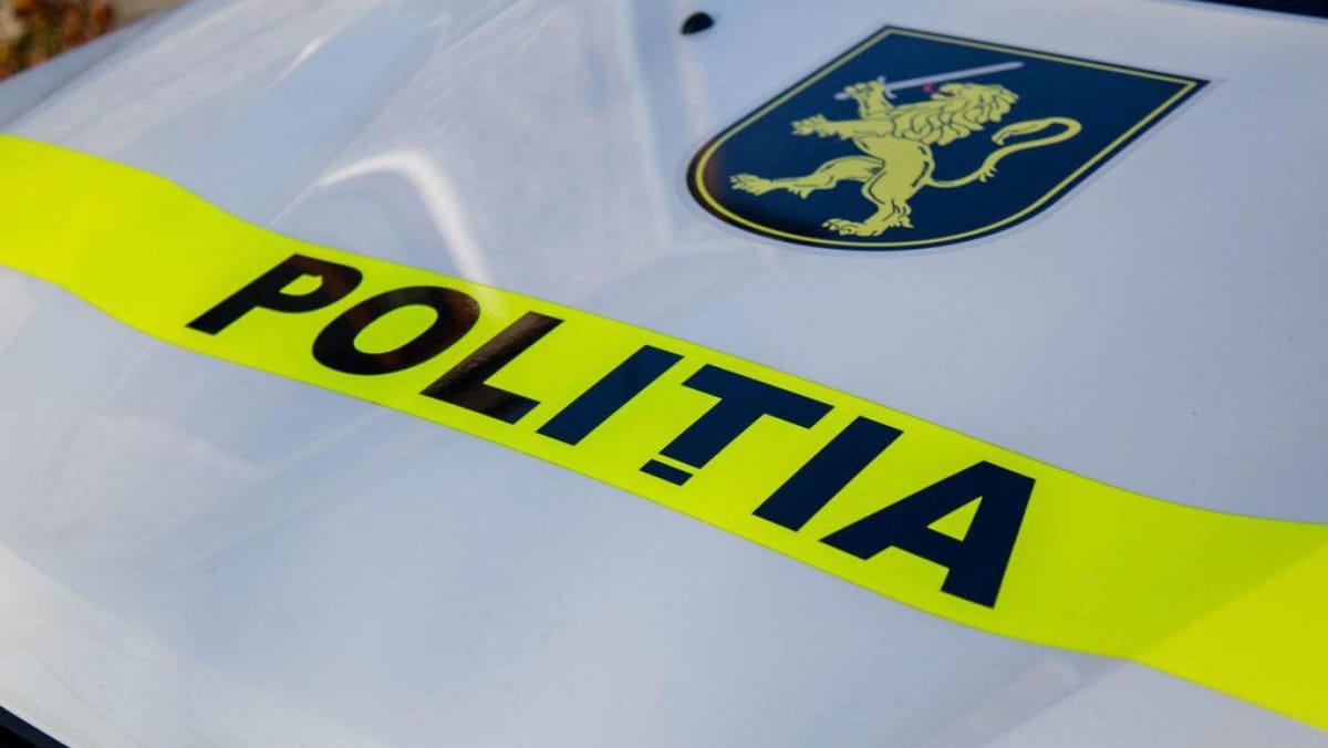 Poliția a reținut doi bărbați, bănuiți că ar fi lansat artificii în curtea blocului de pe strada Testemițanu