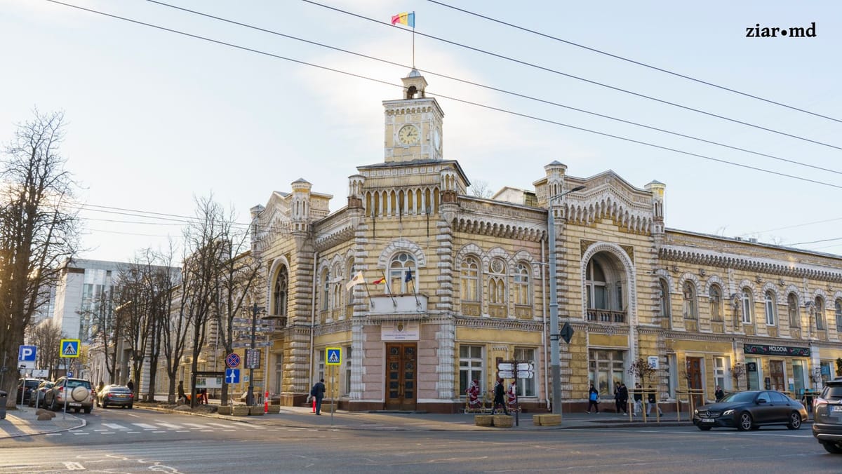 Clădirea Primăriei Chișinău intră în restaurare. Va fi refăcut acoperișul și fațada. Ceban: „Nu sunt lucrări cosmetice”