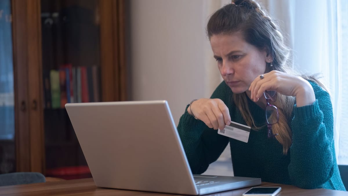 Escrocii au lovit din nou. Femei din Chișinău și Ceadîr-Lunga au pierdut sume uriașe de bani
