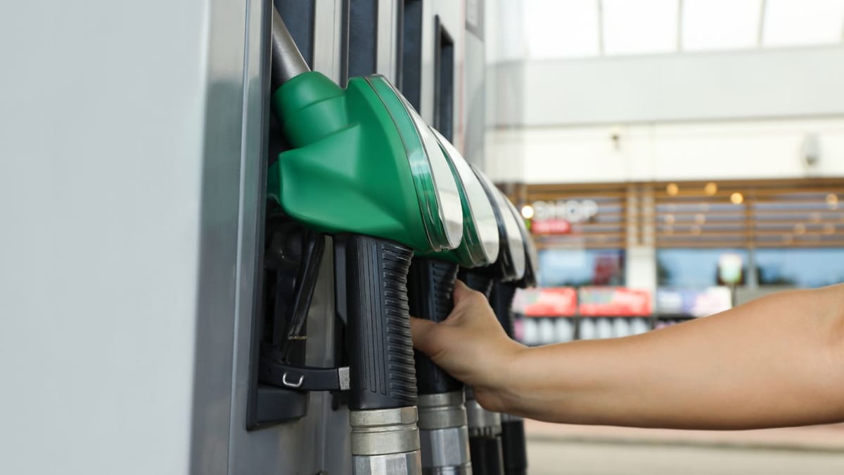 Continuă scumpirile la carburanți. Cât vor costa benzina și motorina miercuri