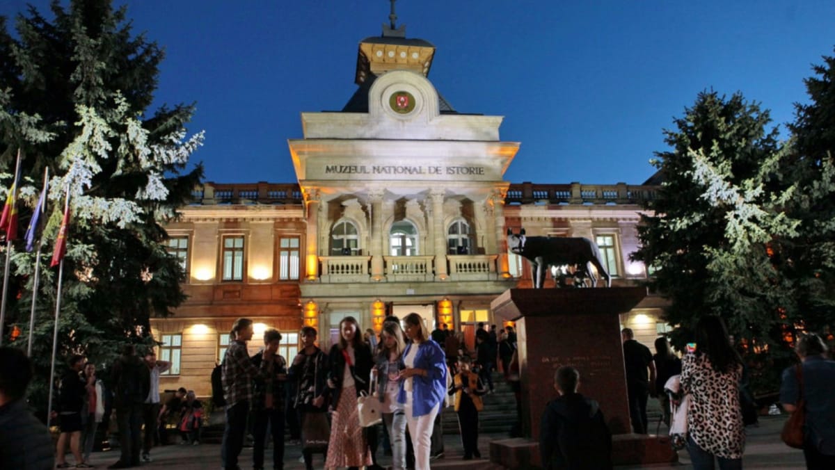 Intrare gratuită, tururi, ateliere și expoziții. Ce poți face astăzi de Noaptea Europeană a Muzeelor