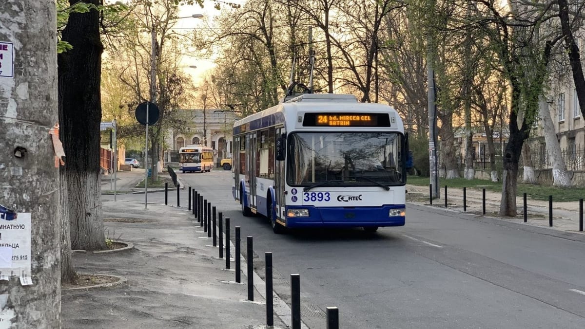 Fără șapte lei nu mai ieșiți din casă: se scumpește transportul public în Chișinău