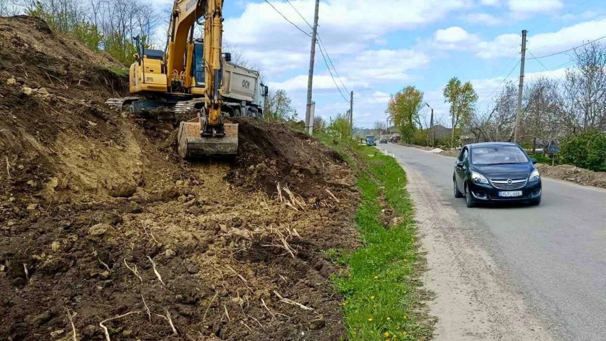 FOTO/ Risc geologic redus. Sunt efectuate lucrări de stabilizare pe drumul Ciulucani-Telenești