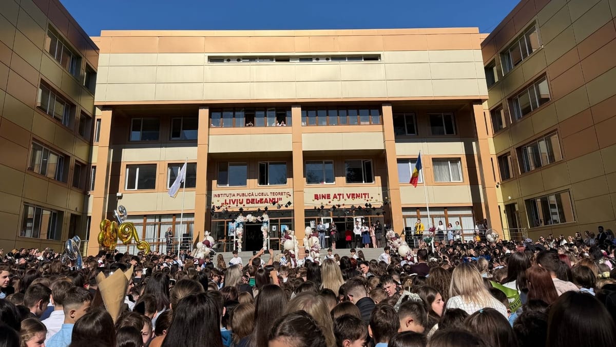 Ultimul clopoțel a răsunat astăzi în mai multe instituții de învățământ: festivități și emoții în școlile din țară