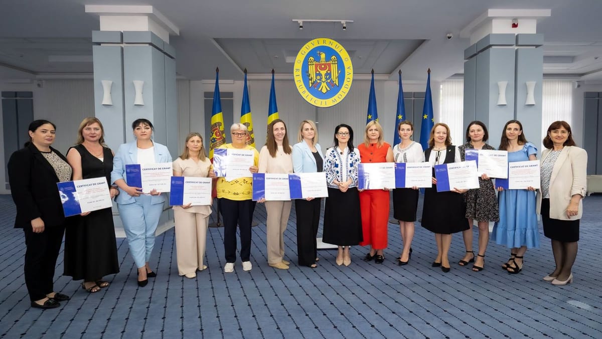 Seniorii din țară își vor dezvolta competențele digitale și se vor implica în comunitate prin proiecte finanțate de stat
