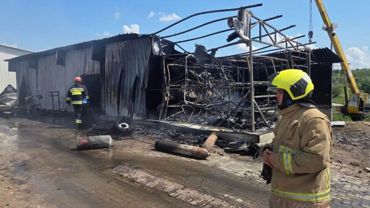 Noi detalii despre incendiul de la depozitul din sectorul Ciocana: La fața locului s-au produs patru explozii