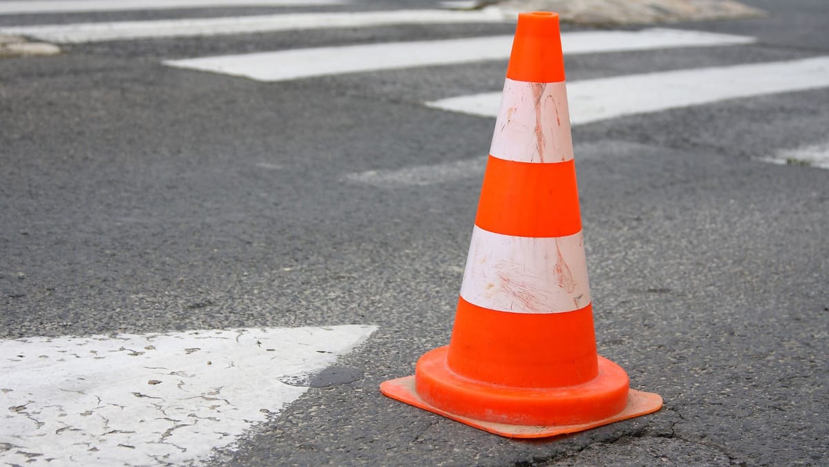 Trafic suspendat noaptea pe strada Burebista. Primăria Chișinău anunță lucrări de asfaltare
