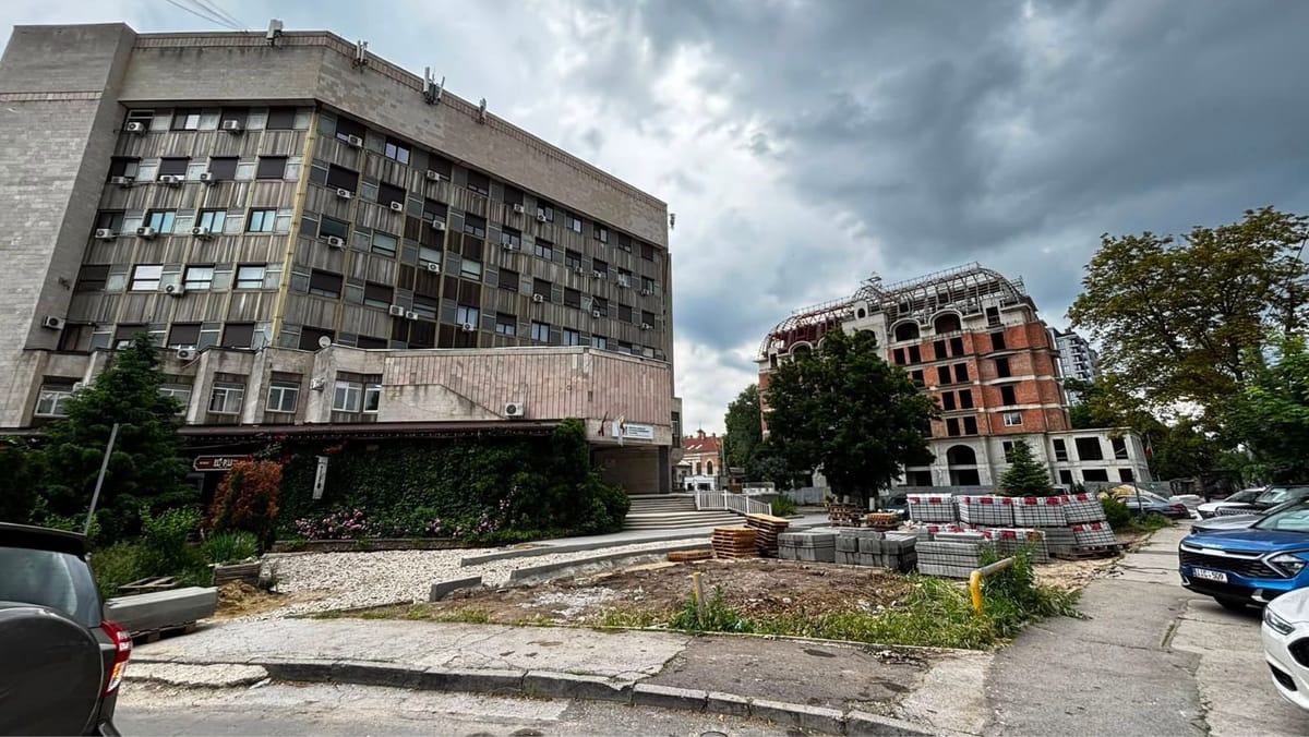 FOTO/VIDEO Protest la Primăria Chișinău după demolarea „Apartamentului Deschis”. Comunitatea cere reconstruirea spațiului