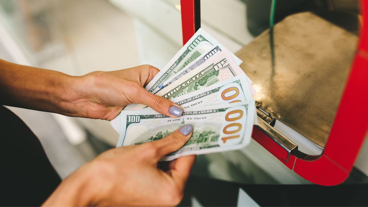 Euro și leul românesc cresc, dolarul scade. Cursul valutar pentru marți, 16 iunie