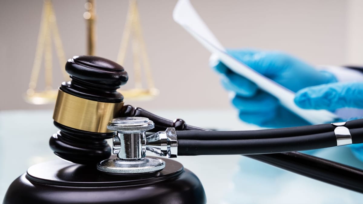 Medic de la Spitalul Raional Comrat, trimis în judecată după moartea unui pacient. Decesul ar fi putut fi prevenit