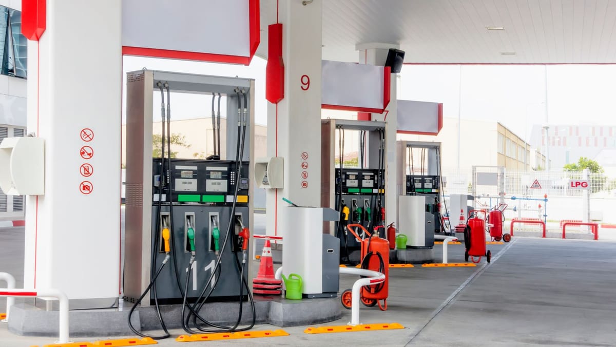 Benzina trece sub pragul de 30 de lei. Noile prețuri anunțate de ANRE