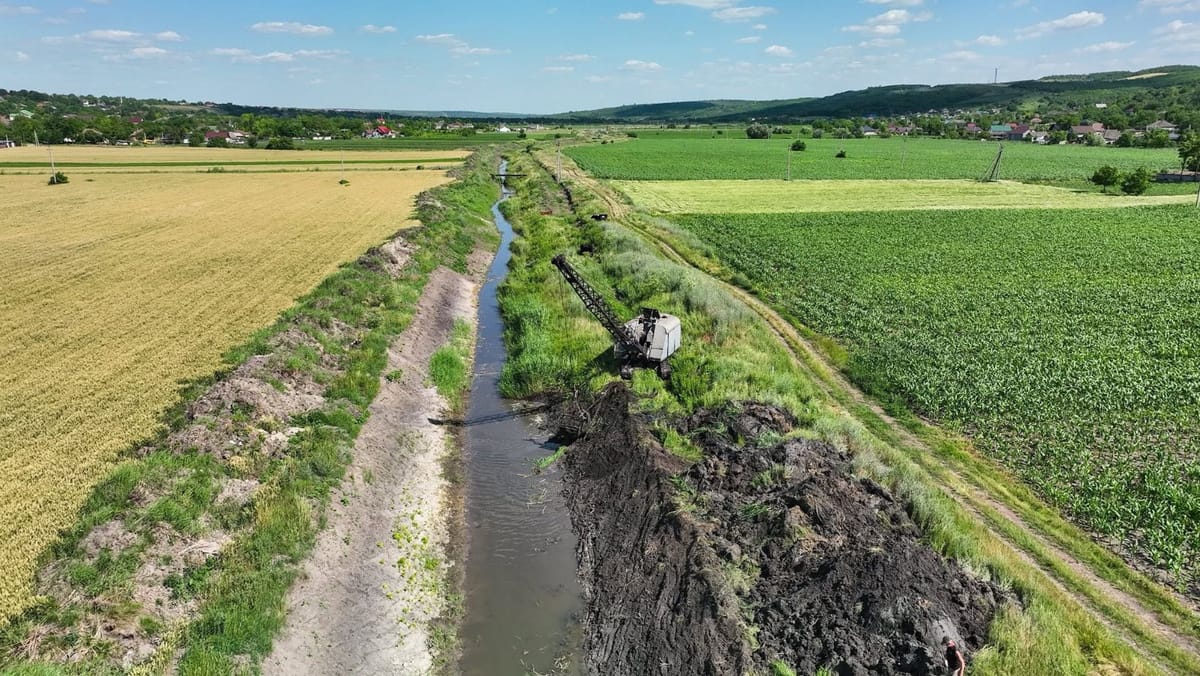 FOTO/ Un nou segment al râului Botna va fi curățat. Lucrările vizează 15 kilometri între Costești și Răzeni