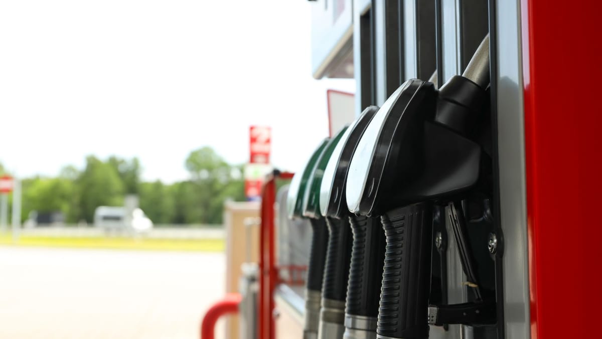 Șoferii vor plăti mai puțin pentru carburanți miercuri, 17 iunie. ANRE a anunțat o nouă reducere