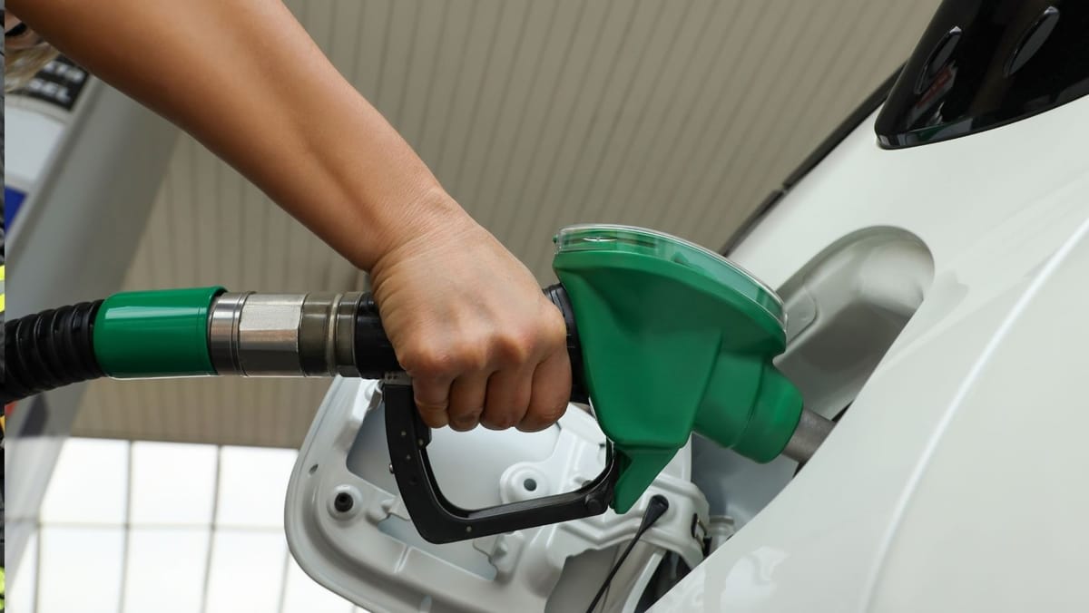 ANRE a stabilit noile prețuri maxime la carburanți pentru miercuri: benzina scade ușor, motorina crește nesemnificativ