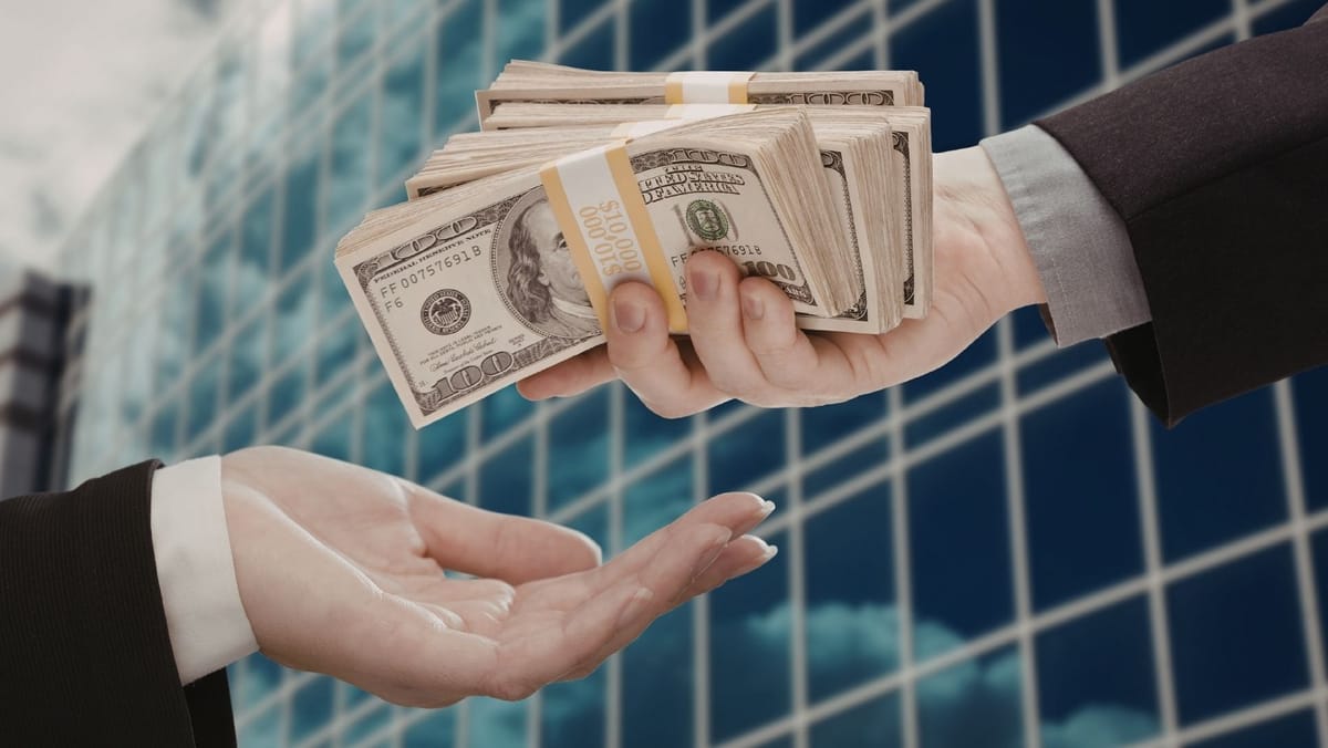 Euro, dolarul și leul românesc: cotațiile oficiale pentru începutul săptămânii