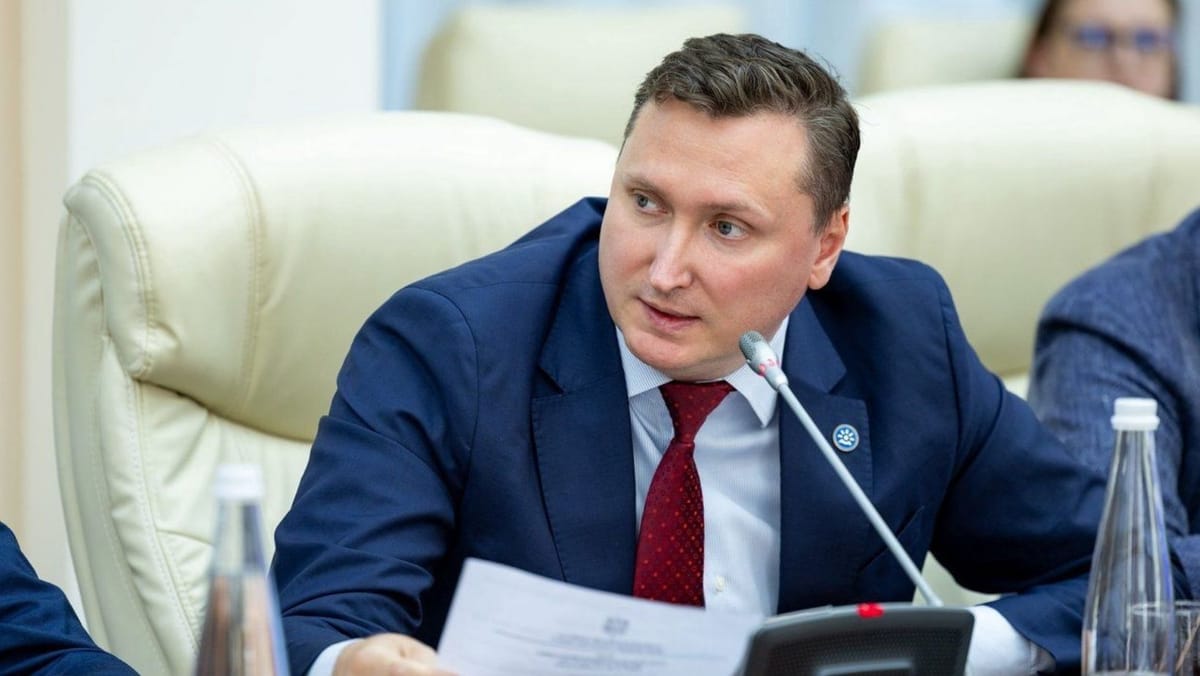 Ombudsmanul contestă la Curtea Constituțională obligarea avocaților pensionari și veteranilor la plata asigurării medicale