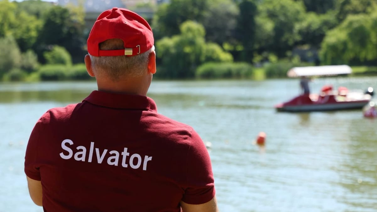 Un copil de 12 ani, salvat de la înec în lacul din parcul „Râșcani” din Chișinău