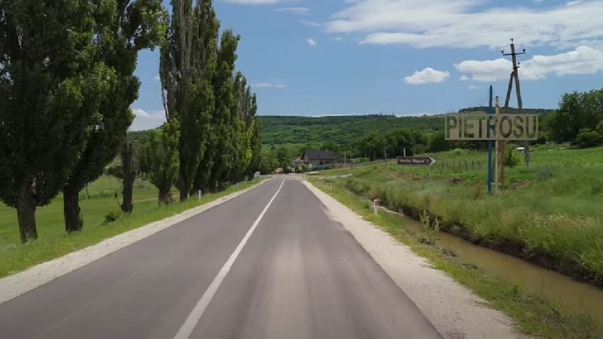 VIDEO/ Două turnuri noi de apă, construite într-o comună din Fălești. Oamenii nu mai sunt nevoiți să care apă din fântâni