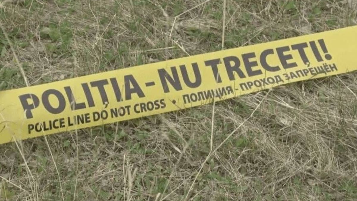 Caz tragic în satul Cărbuna! Un tânăr de 23 de ani a fost găsit împușcat într-un automobil