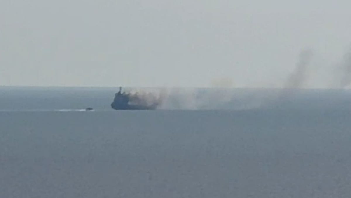 Incident în Marea Neagră: O navă care se îndrepta spre Ucraina a fost lovită în apropierea României