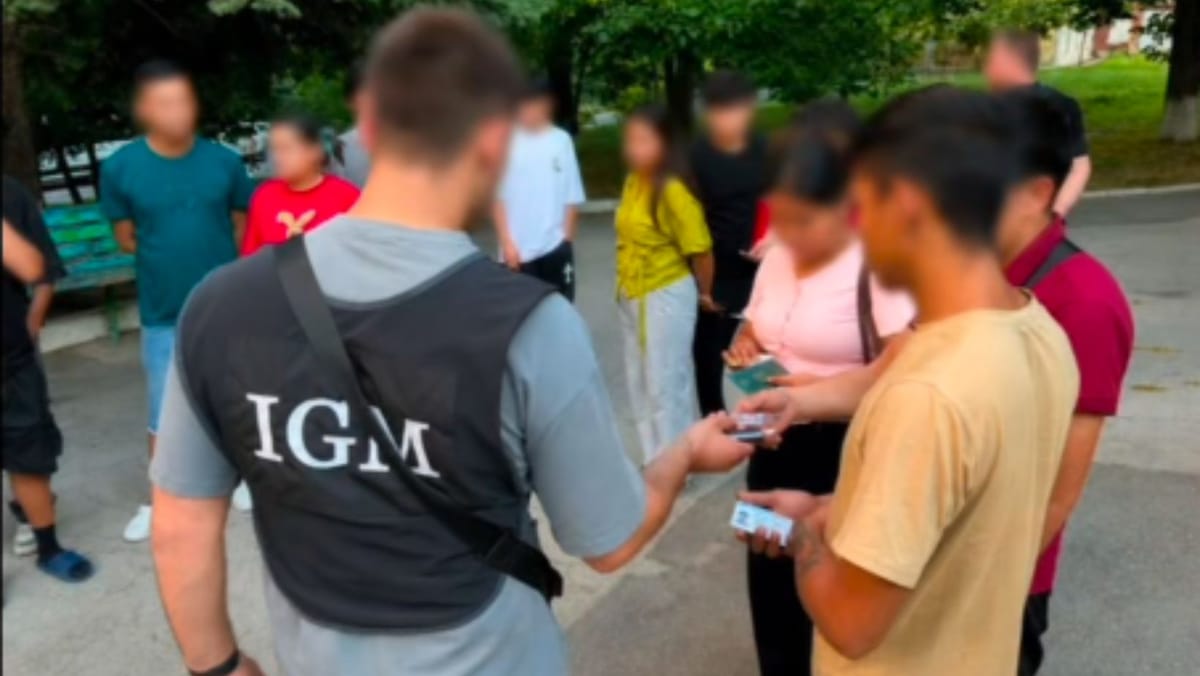 VIDEO/ Razie matinală la cetățenii străini din Chișinău. Au fost verificate peste 300 de persoane