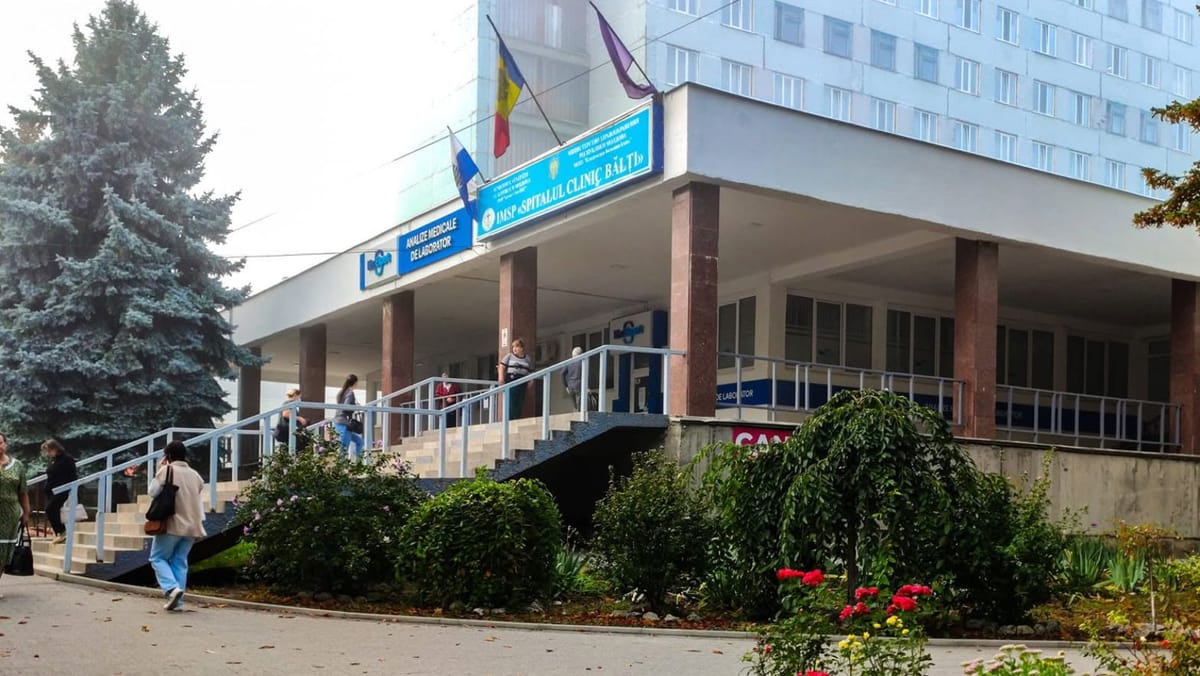 Băiețelul electrocutat la Bălți este în stare stabilă. Medicii afirmă că pronosticul este pozitiv