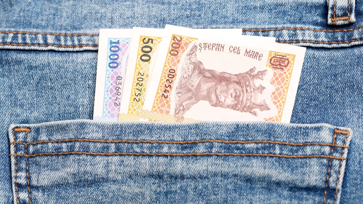 Curs valutar: Dolarul se ieftinește, iar euro se scumpește