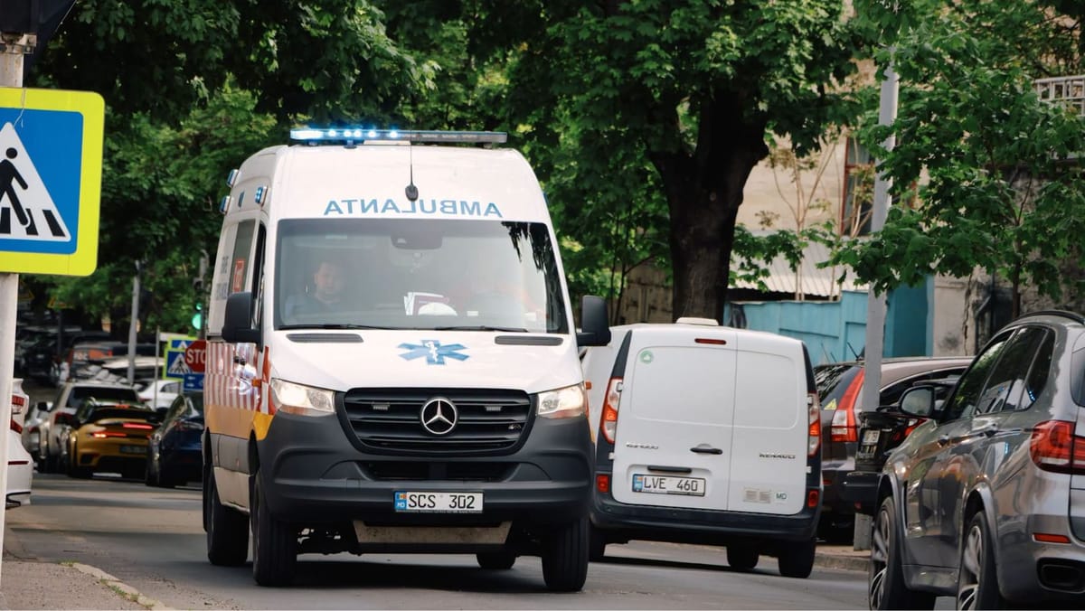 Un moment de neatenție putea sfârși tragic. Un băiețel de doi ani din Fălești a înghițit solvent