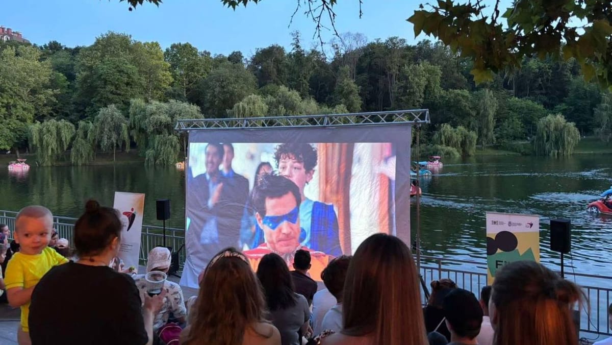 Cinema sub cerul liber, în serile de weekend. Festivalul de Film în Aer Liber ajunge în sectoarele capitalei