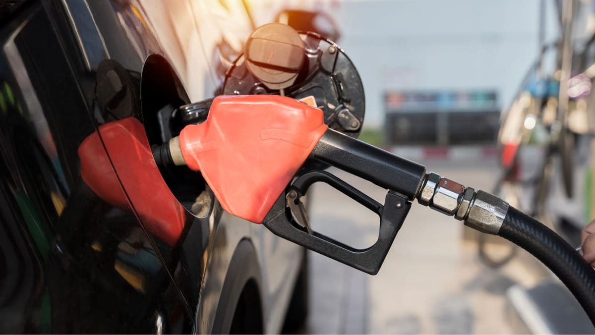 APROBAT! Șoferii moldoveni vor achita suplimentar 48 de bani pentru fiecare litru de benzină și motorină cumpărat la pompă