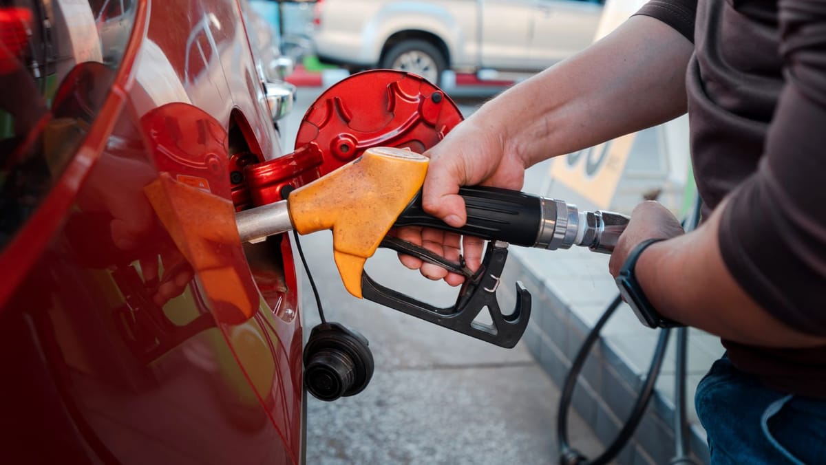 Un nou weekend cu scumpiri la pompă. Motorina se scumpește cu 28 de bani, benzina - cu cinci bani
