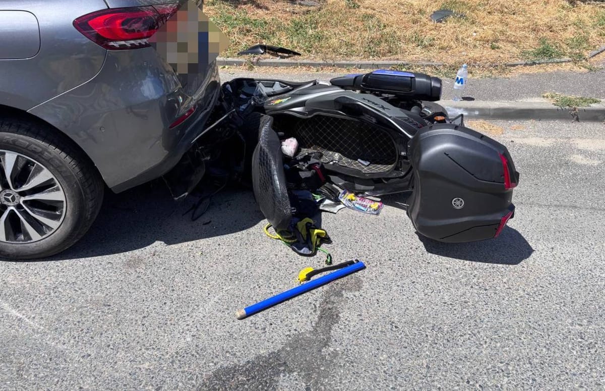 Accident fatal în centrul Chișinăului. Un motociclist a murit după impactul cu un automobil