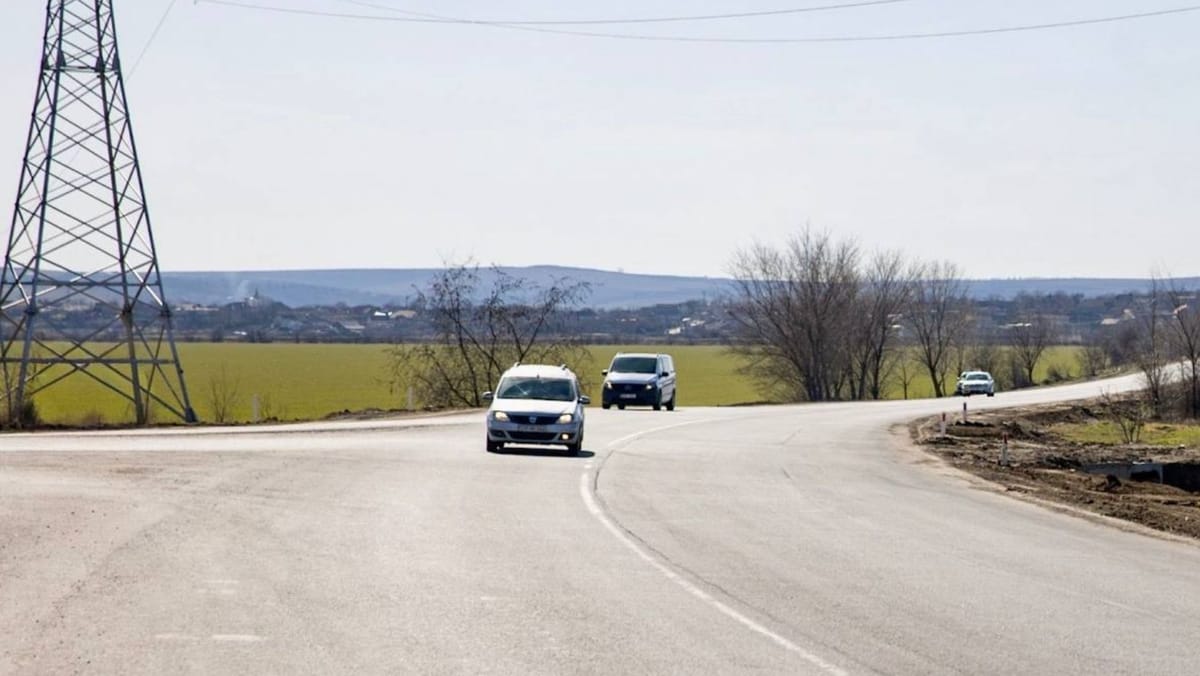 Drumul R26 Zaim-Căușeni, reabilitat în proporție de 76%: asfalt nou, trotuare și măsuri de siguranță rutieră în execuție
