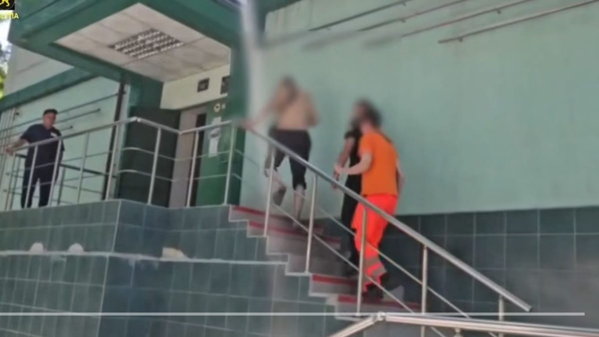VIDEO/ Bărbat suspectat că aborda și urmărea minori - Poliția a intervenit