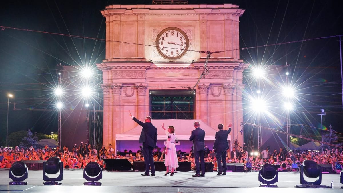 Depuneri de flori, paradă militară și concert: Guvernul a anunțat programul oficial de Ziua Independenței