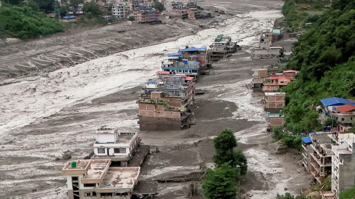 Catastrofă în Himalaya, după ce inundațiile și alunecările de teren au măturat sate întregi. Sute de turiști sunt de negăsit