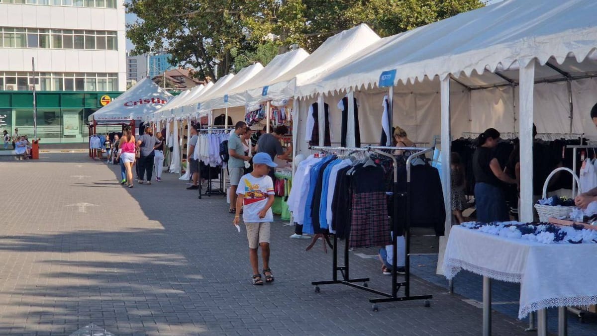 Pregătirile pentru școală au început. Vezi adresele iarmaroacelor cu rechizite și haine din Chișinău